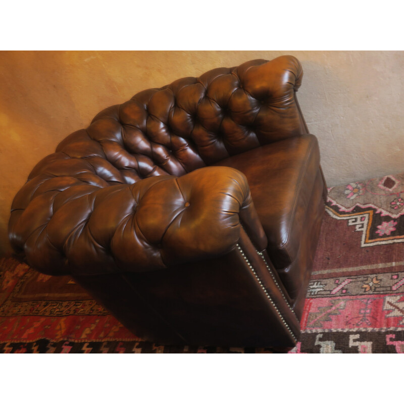 Vintage Chesterfield club armchair in chestnut-coloured leather