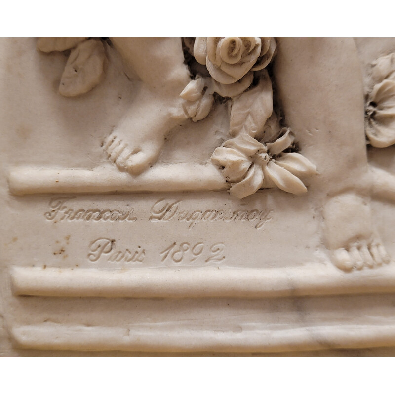 Relieve vintage en mármol "Putti, guirnaldas y flores" de François Duquesnoy, Francia 1892