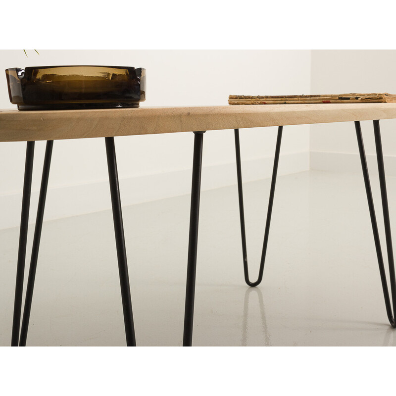 Mesa de café Vintage squircle em nogueira maciça com 4 pernas em aço preto