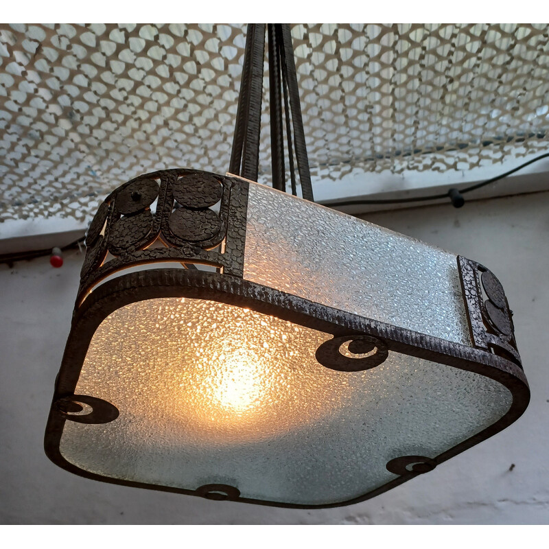 Candeeiro suspenso Vintage Art Deco em vidro opaco e ferro forjado