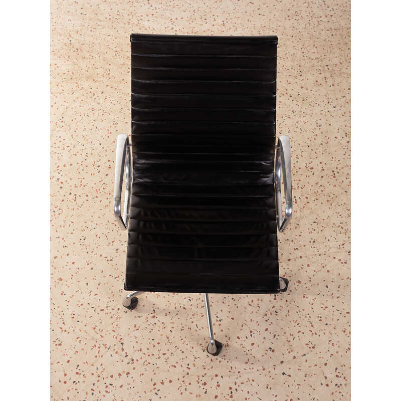 Vintage armchair in aluminum and black leather by Charles and Ray Eames for Vitra, Norway 1958s