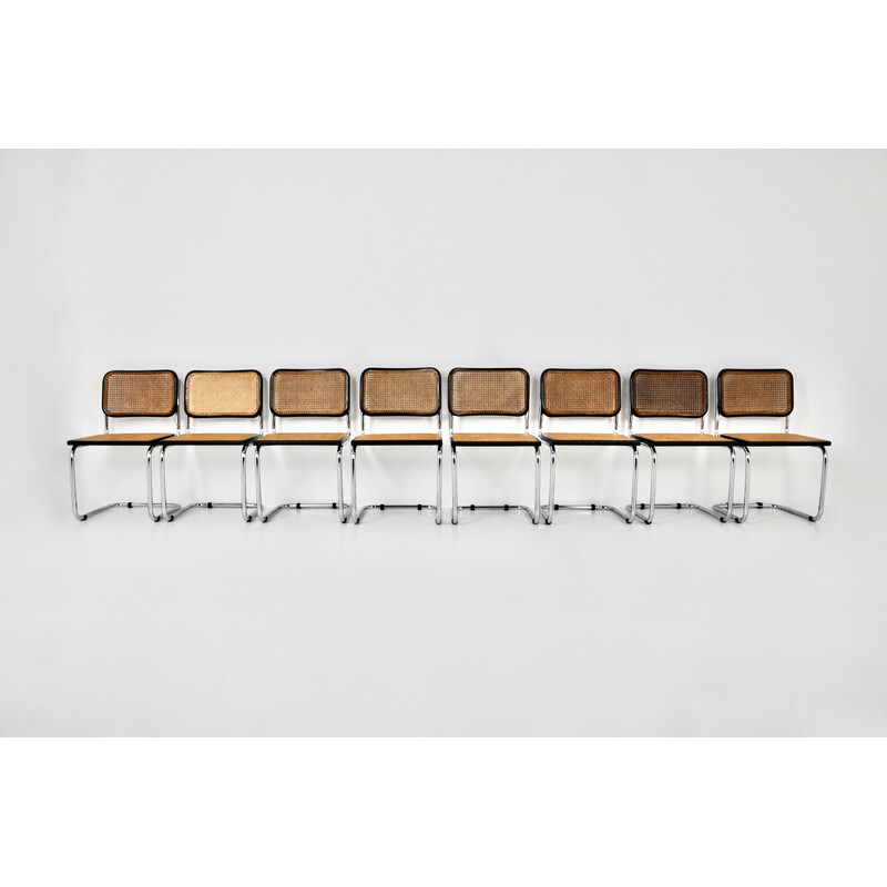 Conjunto de 8 cadeiras pretas vintage em metal, madeira e rotim de Marcel Breuer