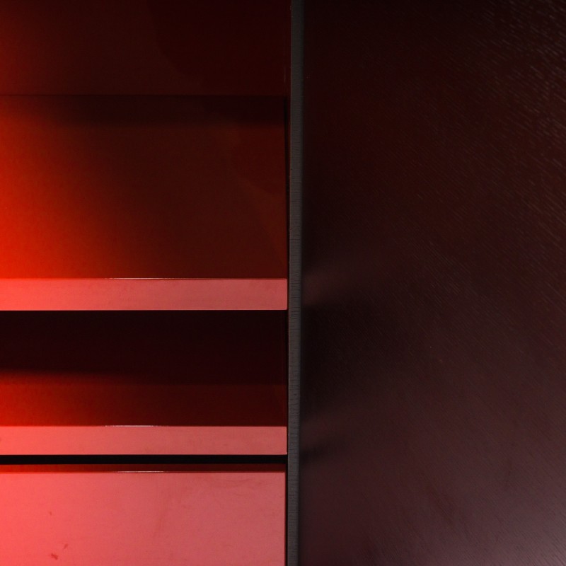 Armário de armazenagem em carvalho escuro e vermelho Vintage da Maxalto para B