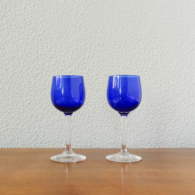 Bottiglia vintage con 2 bicchieri in blu cobalto di Marinha Grande, Portogallo 1950