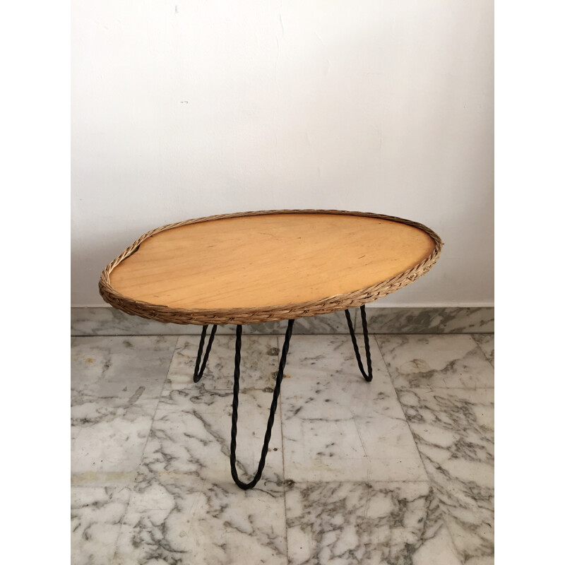Petite table basse tripode, forme palette - 1960