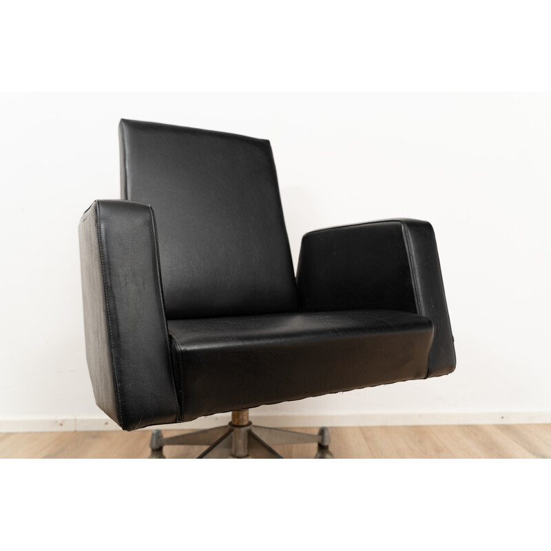 Vintage model 98 office armchair by Theo Ruth for Artifort