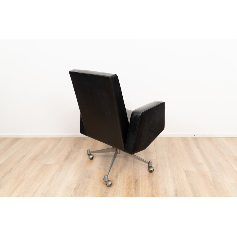 Vintage model 98 office armchair by Theo Ruth for Artifort