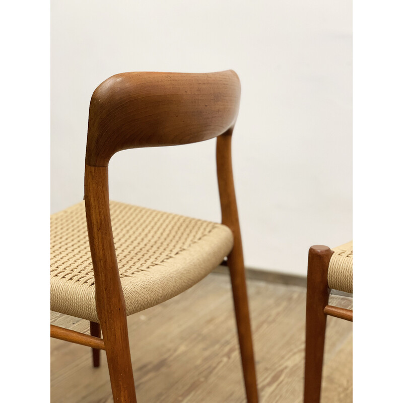 Conjunto de 4 cadeiras modelo dinamarquês de meados do século 75 em teca de Niels O. Møller para J. L. Moller