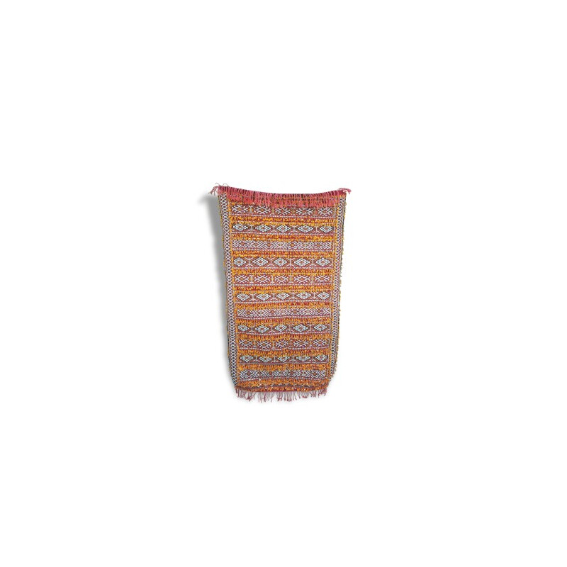 Tapis en laine rouge vintage berbère à pompon et perles - 1990