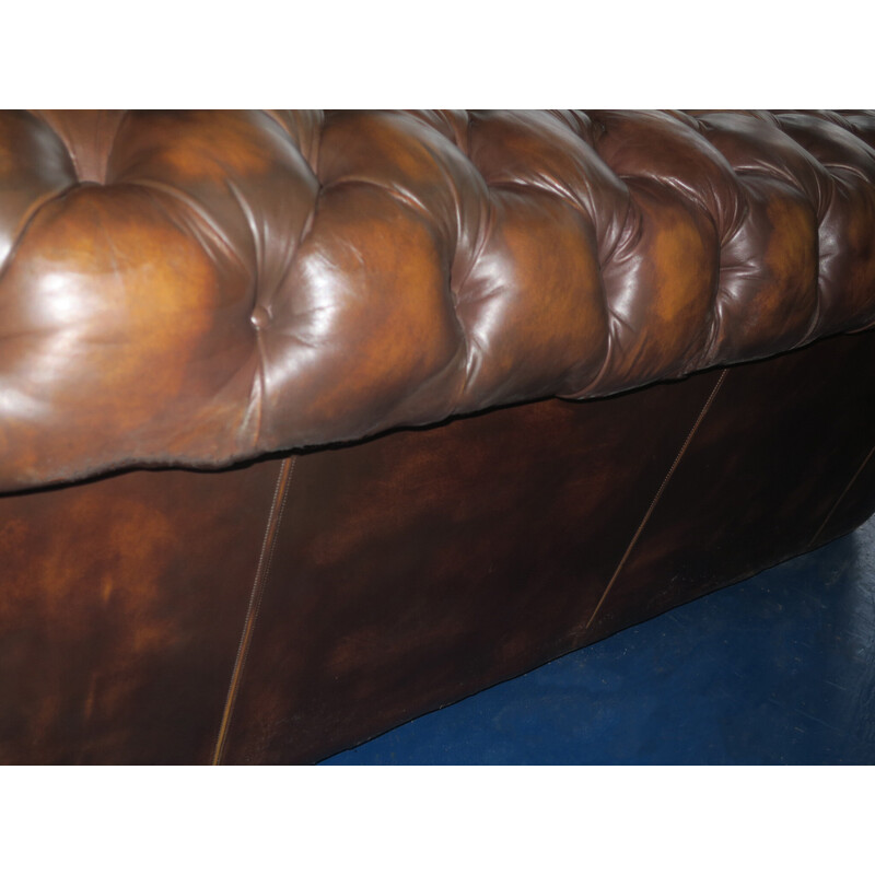 Canapé vintage Chesterfield 3 places en cuir couleur châtaigne