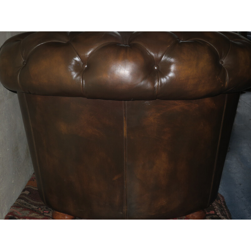 Fauteuil club Chesterfield vintage en cuir couleur châtaigne