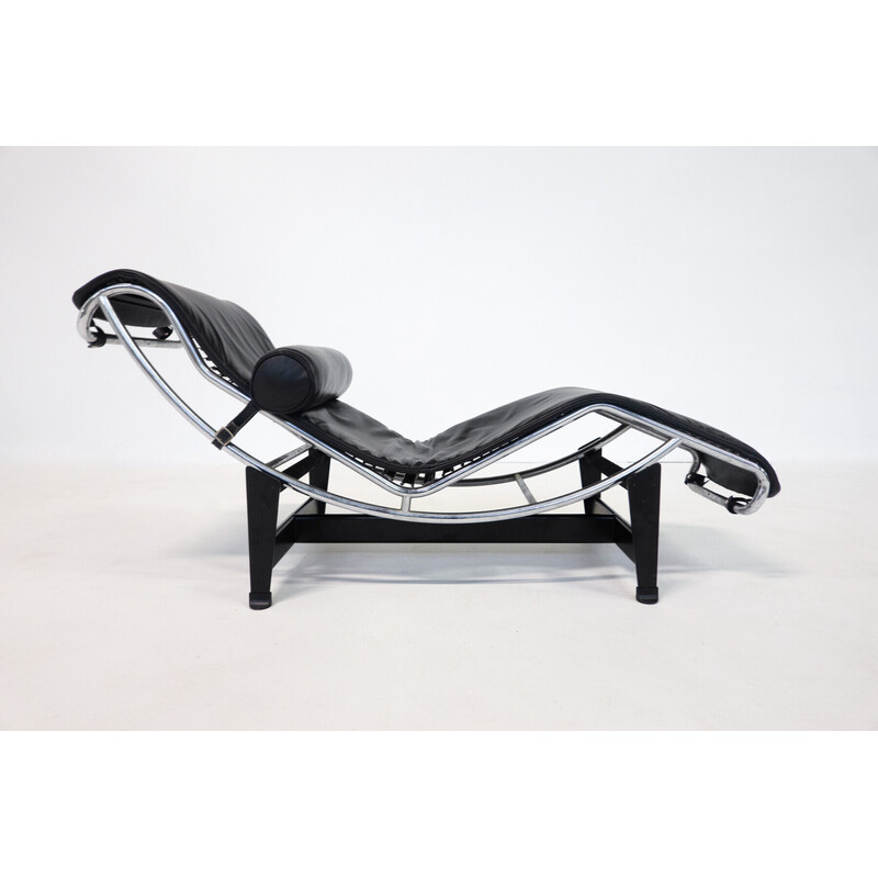 Vintage lounge chair Lc4 in black leather by Le Corbusier for Cassina, Italy 1960s