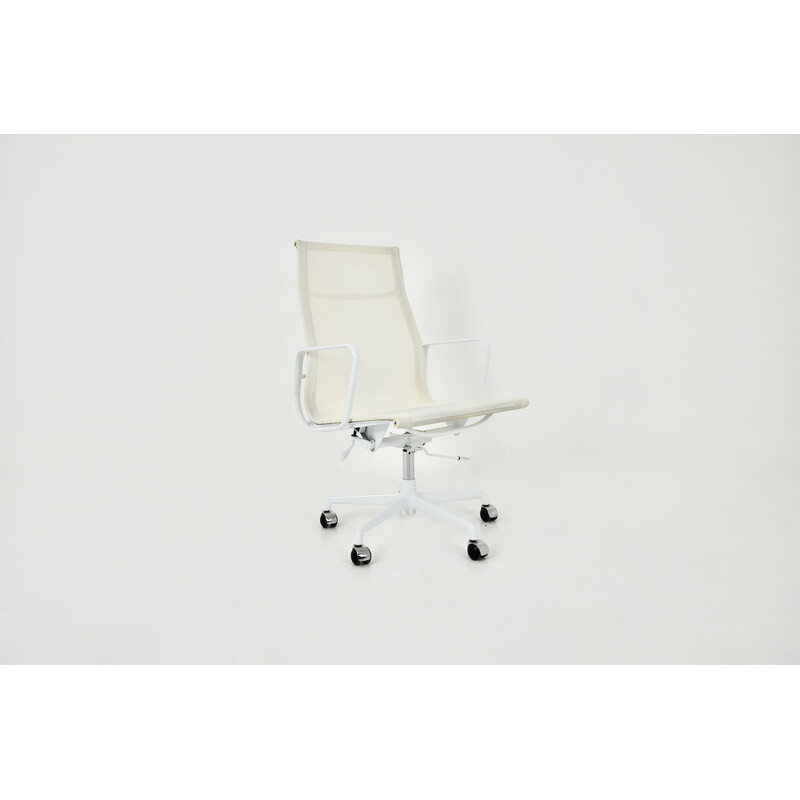 Vintage white office chair by Charles and Ray Eames for Herman Miller, 1970