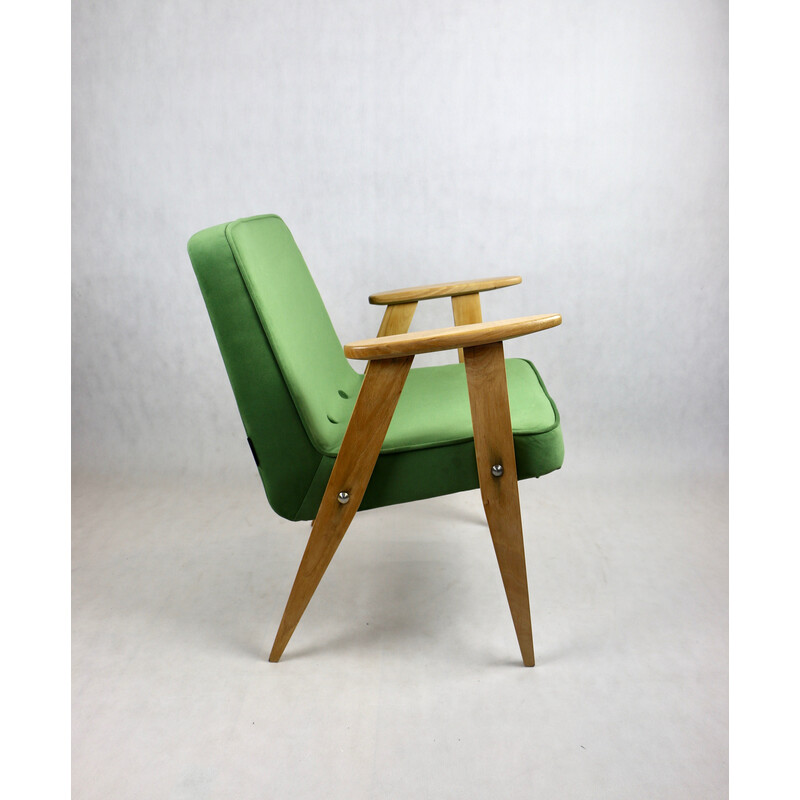 Vintage Poolse 366 fauteuil in lichtgroen fluweel van Józef Chierowski, 1970