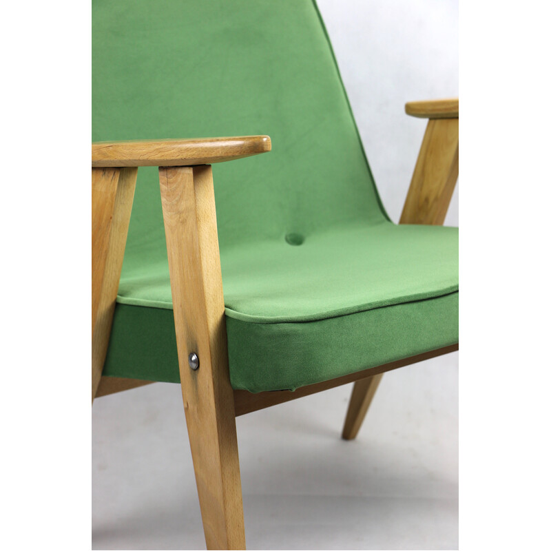 Vintage Poolse 366 fauteuil in lichtgroen fluweel van Józef Chierowski, 1970