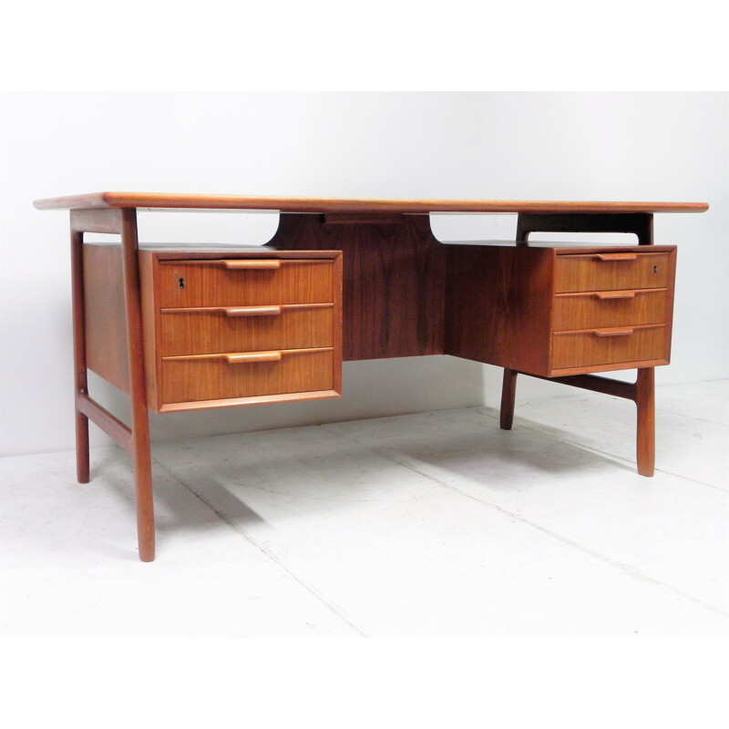 Vintage desk in teak by Gunni Omann - 1960s