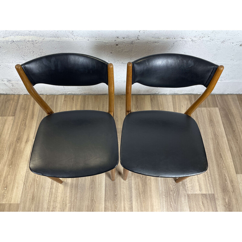 Pair of Scandinavian vintage chairs in solid oakwood and black skai, 1960