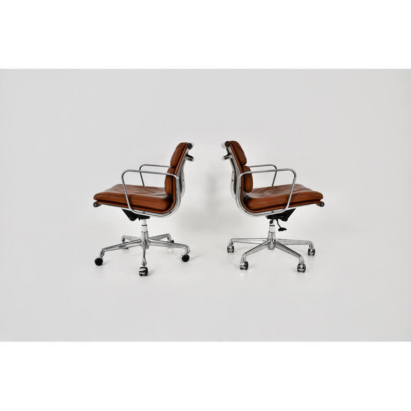 Paar vintage Soft Pad fauteuils in cognac leer van Charles en Ray Eames voor Icf, 1970