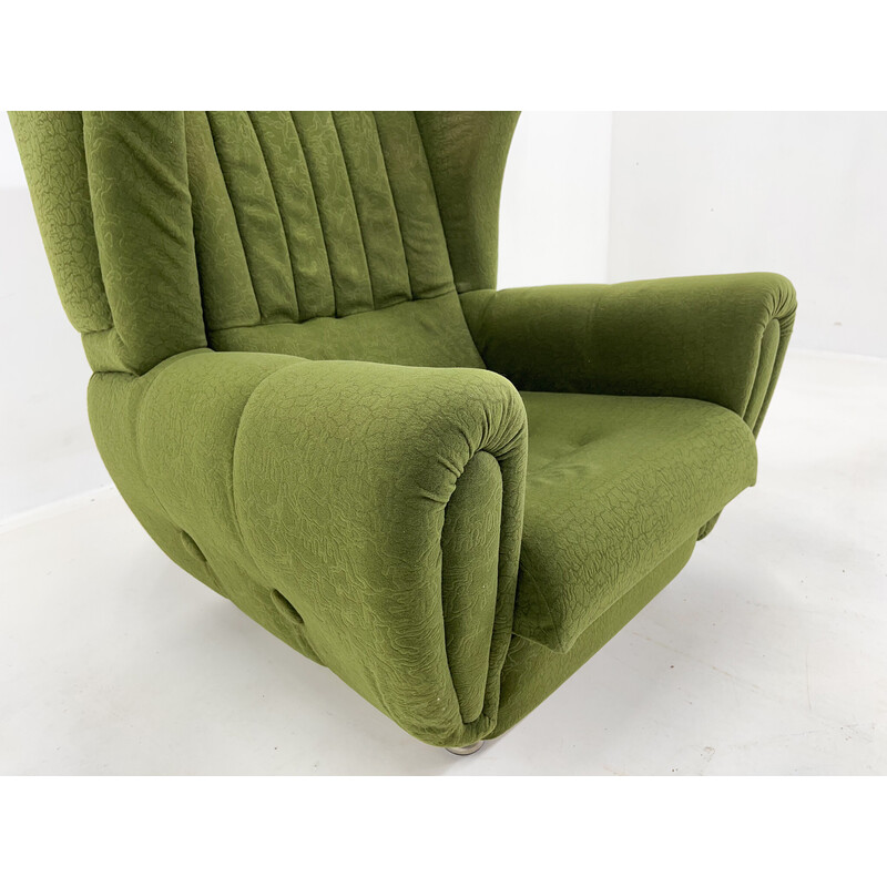 Mid-century wing zrmchair in green fabric, 1960s