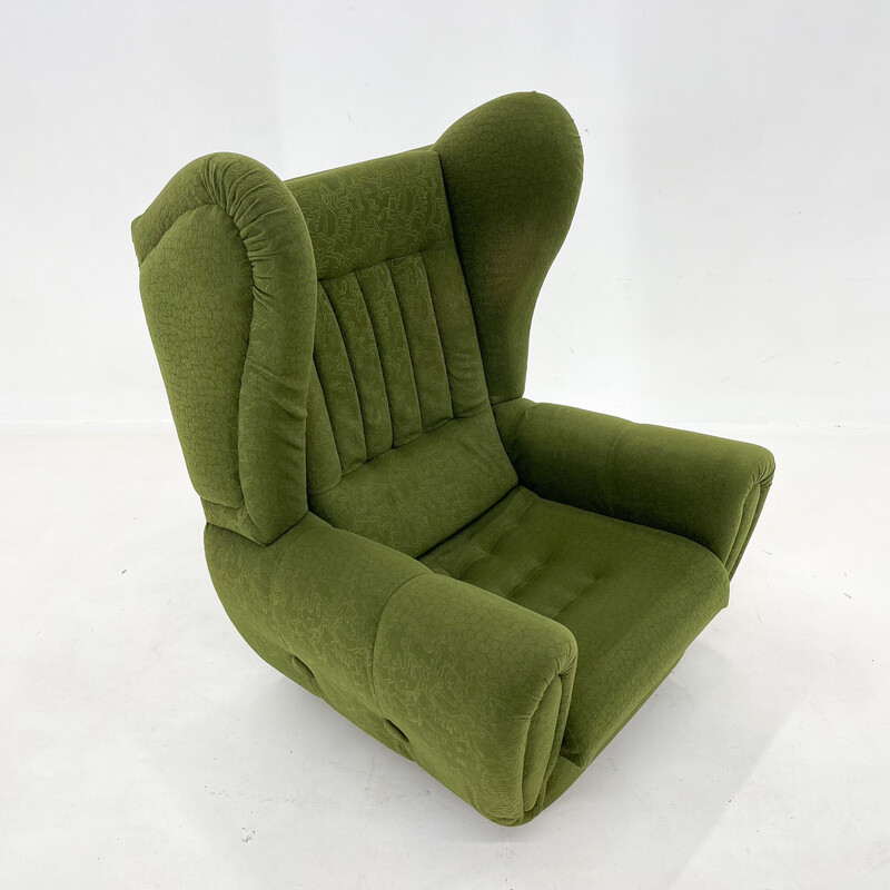 Mid-century wing zrmchair in green fabric, 1960s