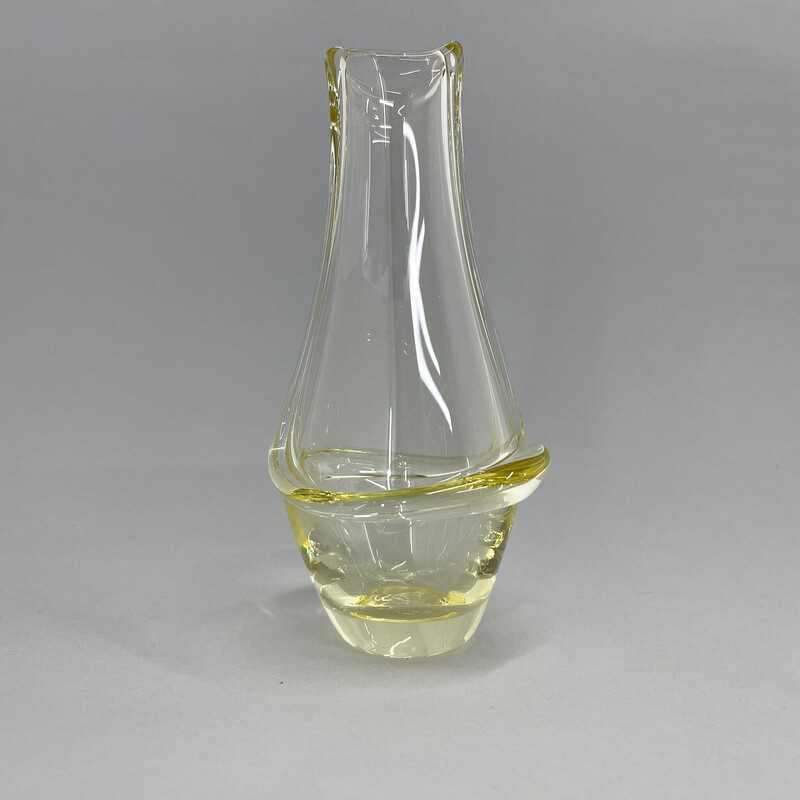 Vaso de meados do século por Frantisek Zemek para Mstisov Glassworks, Checoslováquia nos anos 60