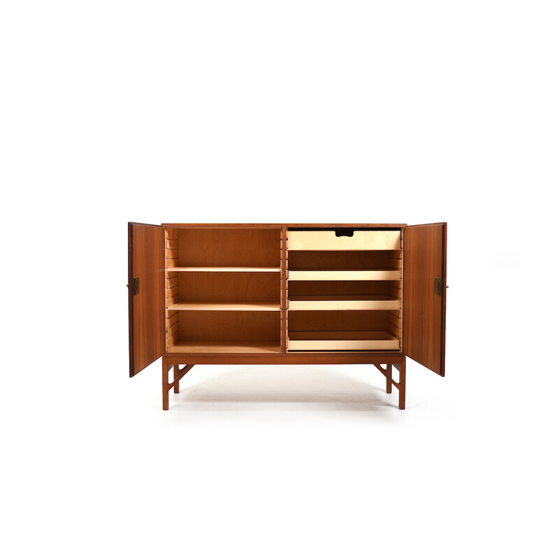 Vintage highboard in teak van Børge Mogensen voor Fdb Møbler, 1960.