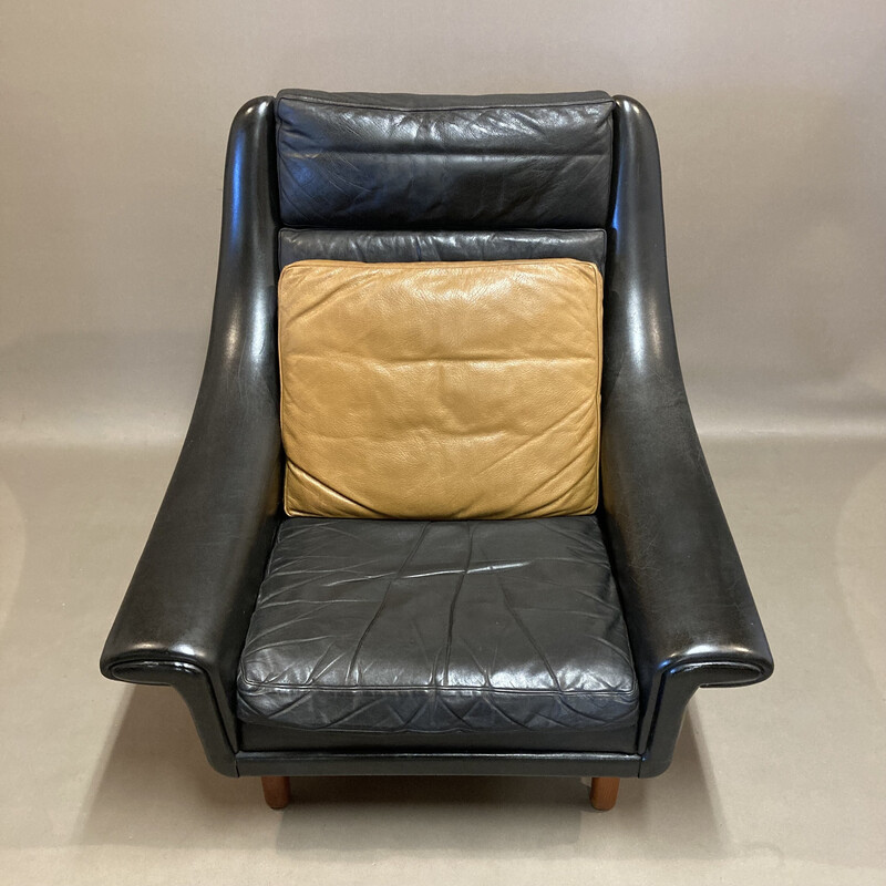 Scandinavian vintage armchair in black leather and teak by Aage Christiansen, 1950