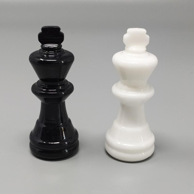 Jeu d'échecs vintage noir et blanc en albâtre de Volterra fait à la main, Italie 1970