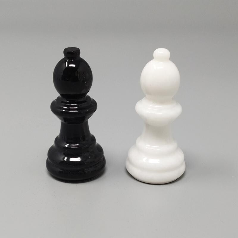 Jeu d'échecs vintage noir et blanc en albâtre de Volterra fait à la main, Italie 1970