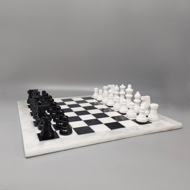 Set di scacchi vintage in bianco e nero in alabastro di Volterra fatto a mano, Italia anni '70
