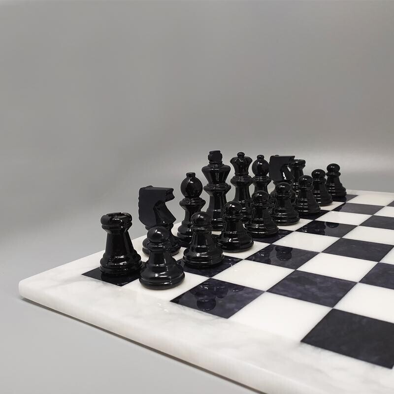Jeu d'échecs vintage noir et blanc en albâtre de Volterra fait à la main, Italie 1970