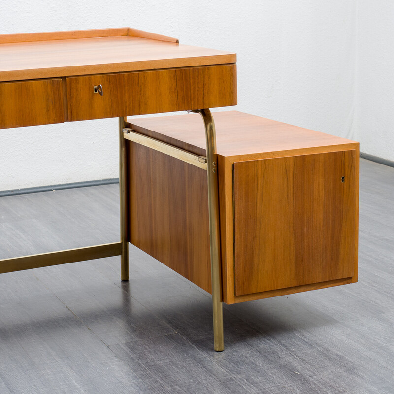 Schreibtisch aus der Mitte des Jahrhunderts in Nussbaum von Erwin Behr für Behr Möbel, 1960er Jahre