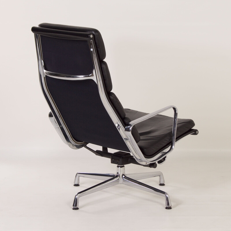 Vintage zwart lederen Ea 222 Soft Pad fauteuil van Charles en Ray Eames voor Vitra, jaren 2000