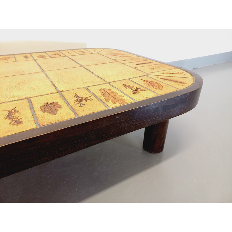 Table basse vintage en bois foncé et céramique de Vallauris de Roger Capron, 1960-1970