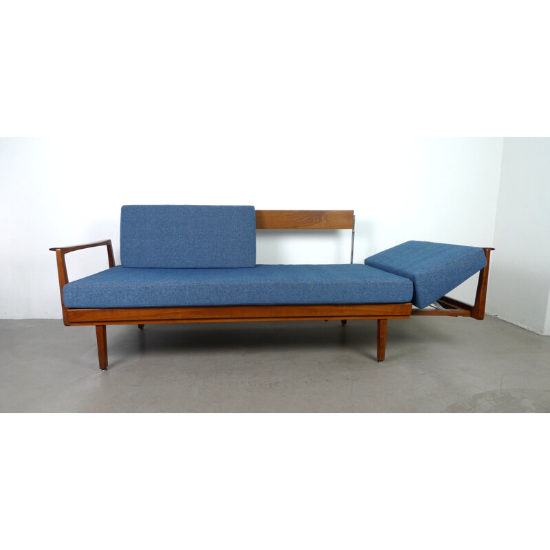 Walter Knoll daybed with walnut frame - 1950s