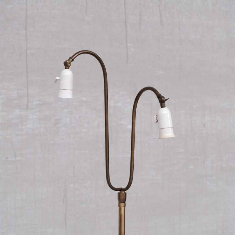 Lámpara de pie vintage regulable en latón, Dinamarca Años 50