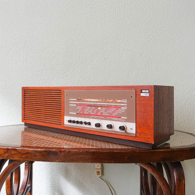 Radio vintage de teca de Wega, años 60