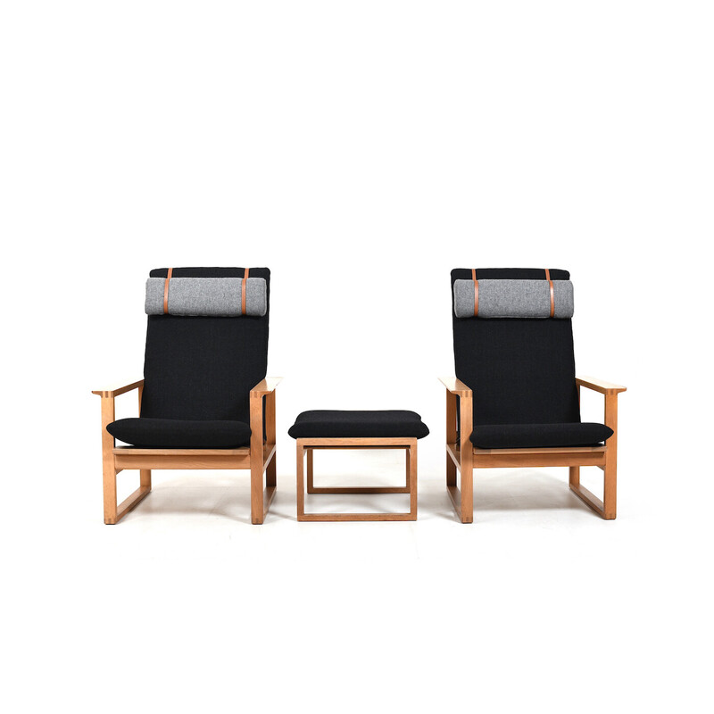 Pair of vintage sled armchairs Bm-2254 and pouf by Børge Mogensen for Fredericia Stolefabrik, 1960s