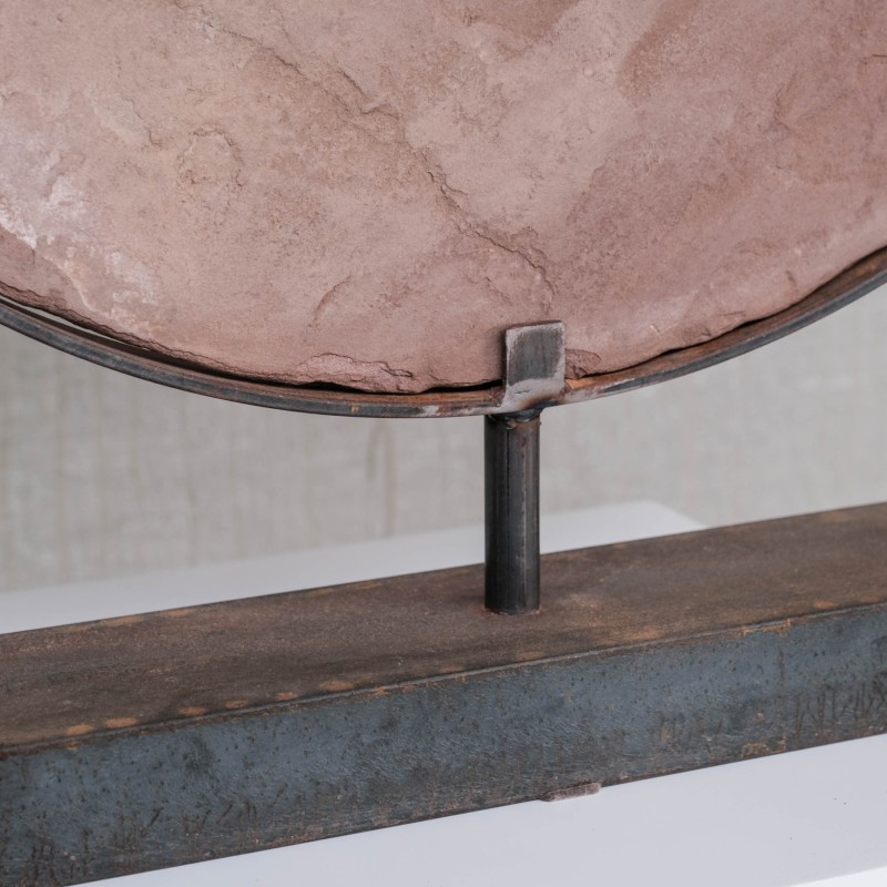 Espécimen vintage de círculo de piedra con soporte de hierro, Bélgica