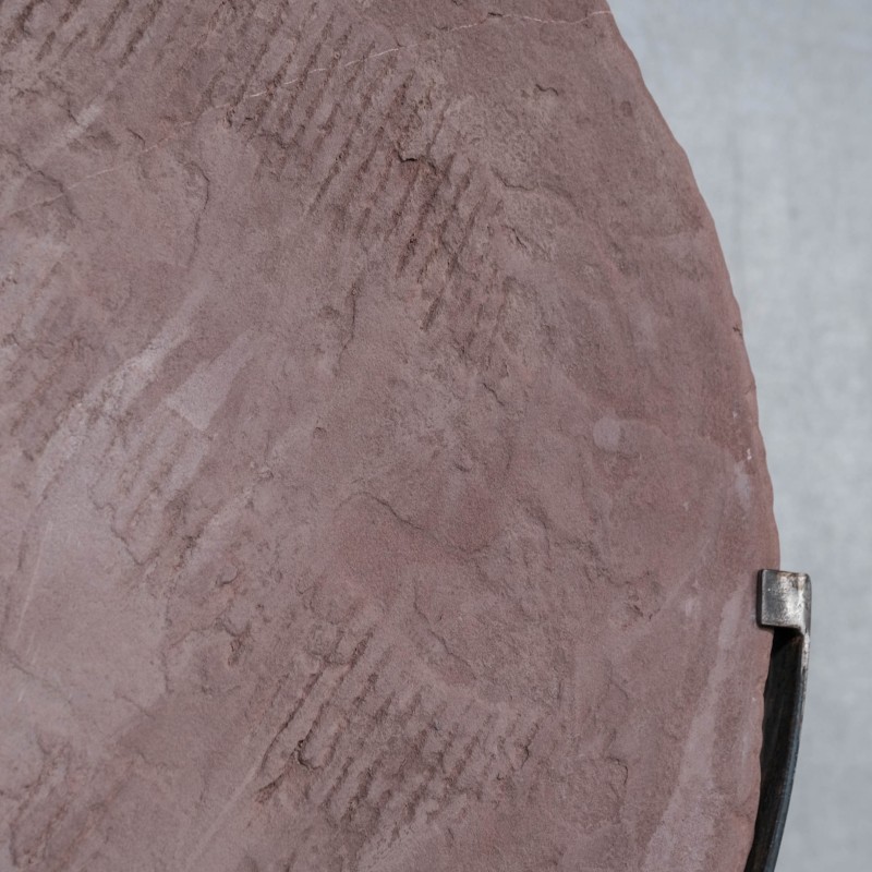 Espécime de círculo de pedra vintage com suporte de ferro, Bélgica