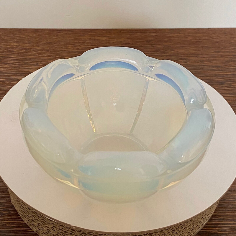 Vintage Art Deco opalex bol in molded glass, France 1940s