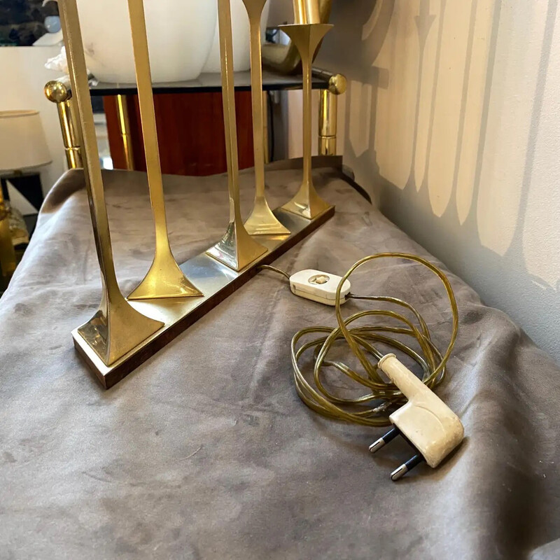 Lámpara de mesa italiana vintage de metal dorado y madera, años 60