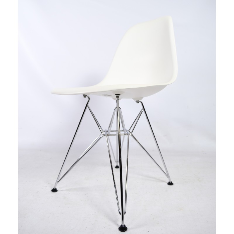 Vintage white plastic Dsr chair by Charles and Ray Eames, 1948s