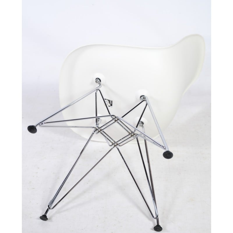 Vintage white plastic Dsr chair by Charles and Ray Eames, 1948s