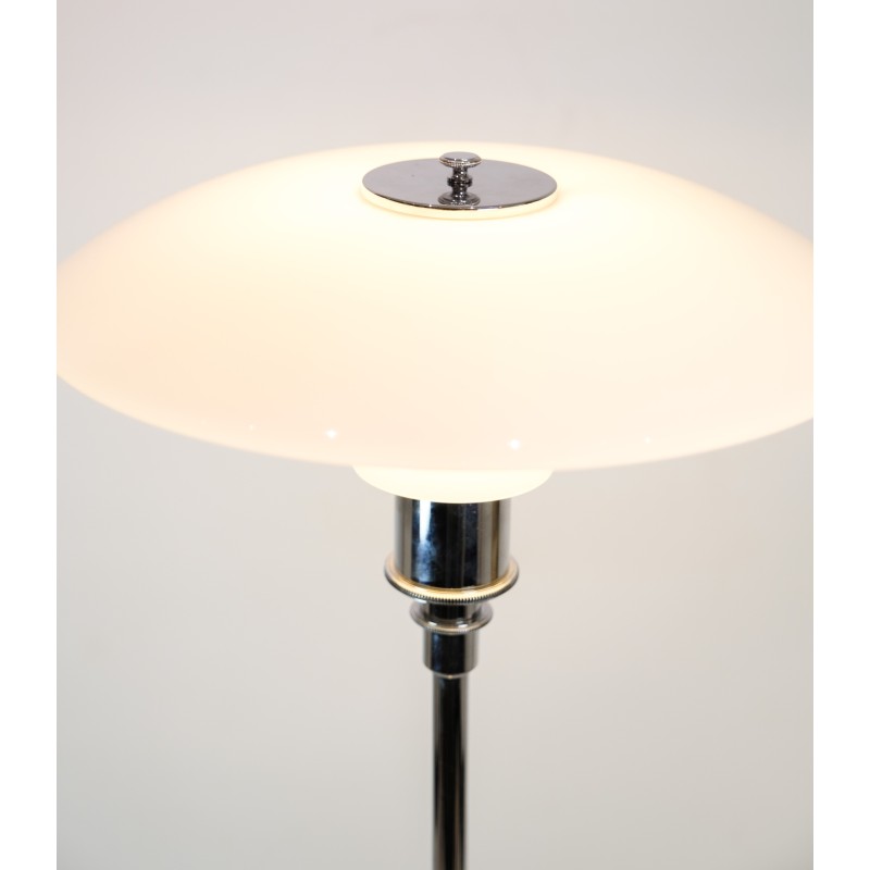 Lampada da terra vintage in cromo e vetro opalino di Poul Henningsen per Louis Poulsen