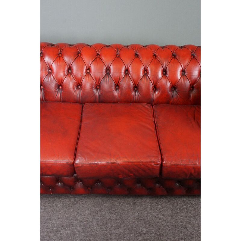 Sofá Chesterfield vintage de cuero de vaca rojo