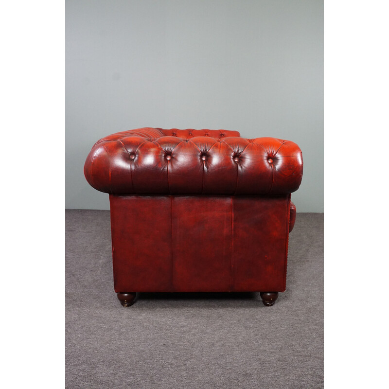 Sofá Chesterfield vintage de cuero de vaca rojo