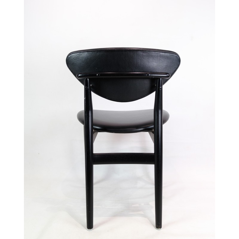 Vintage zwart geschilderde eikenhouten stoel model 108 van Finn Juhl