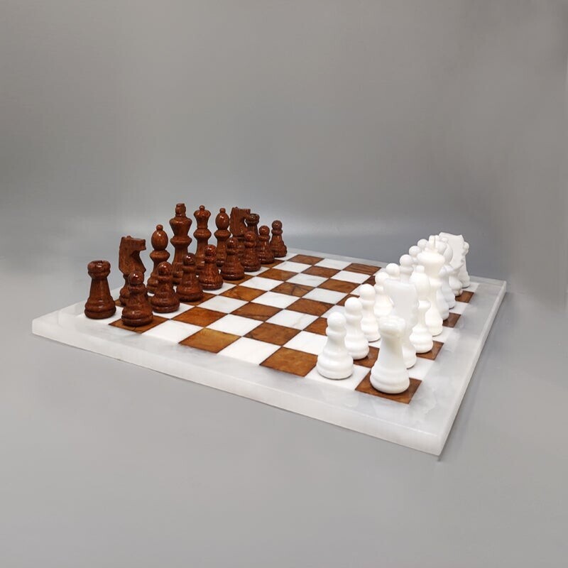 Braunes und weißes Schachspiel aus Volterra Alabaster, handgefertigt, Italien 1970er