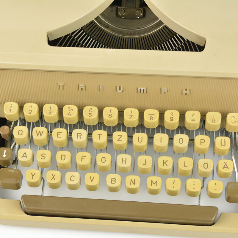 Máquina de escribir de maleta vintage de Triumph Werke Nurnberg Ag, Alemania 1964